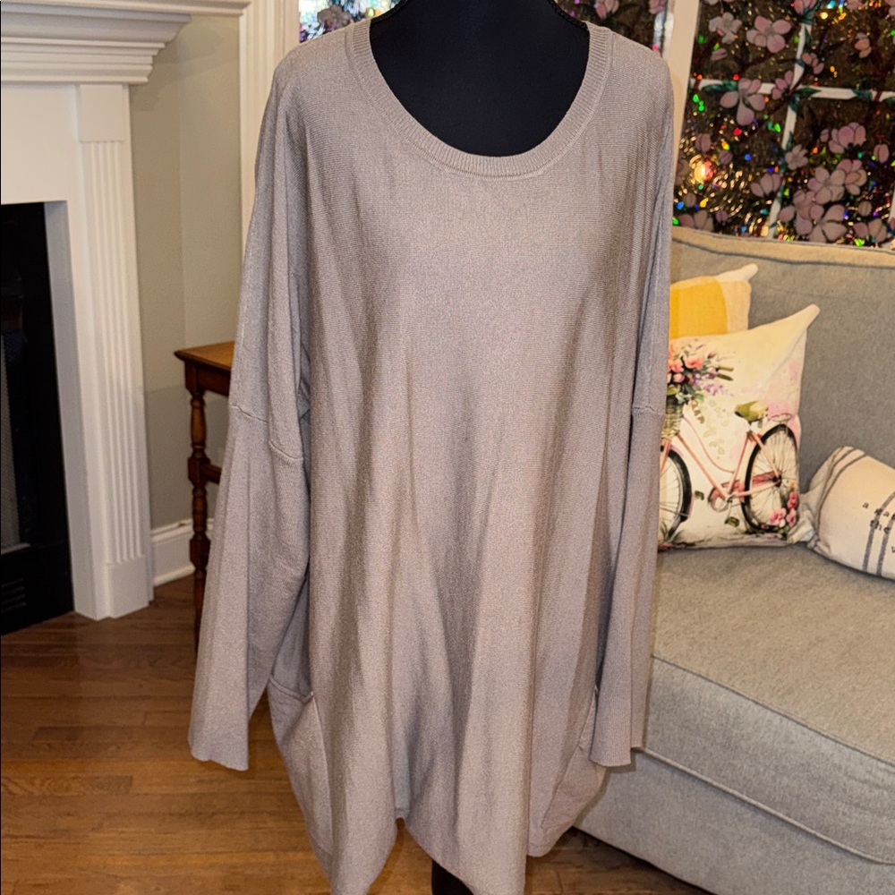 Sweet Lovely By Jen -Elegant Taupe Tunic Sweater w/2 Front Pockets - EUC - 1X/2X
